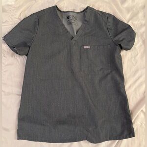 Figs scrubs Grey Catarina One Pocket medium top - style #fw1000, po #1507